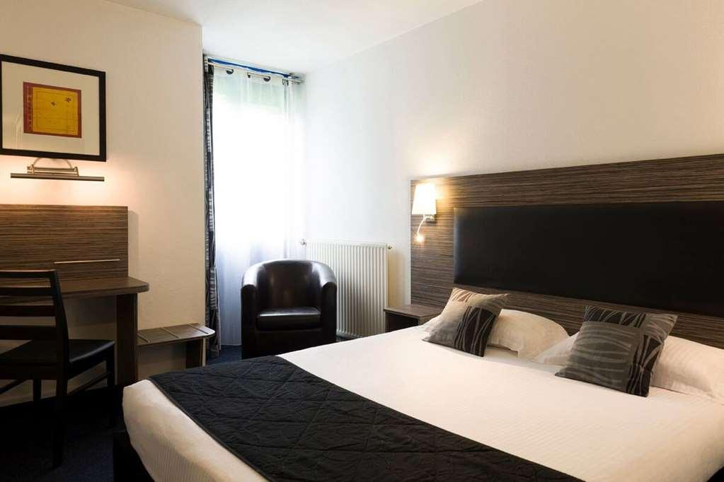 The Originals City Hotel, Aeroport Beauvais Room photo